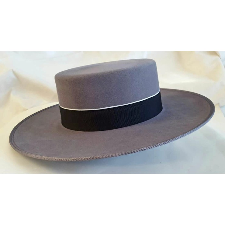 Sombrero de lana en color gris